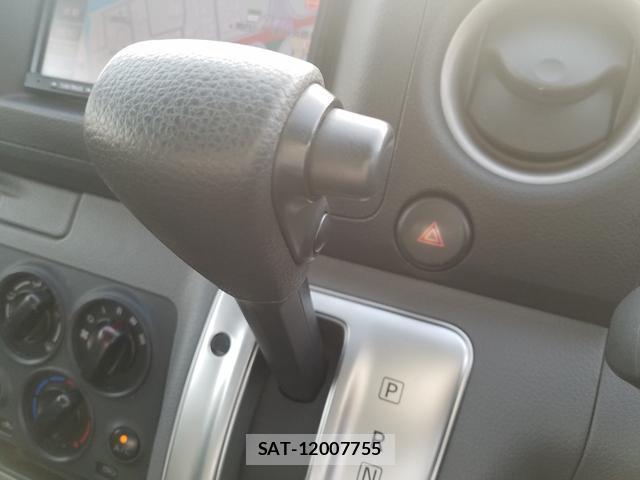 Nissan NV350 Caravan 2016-02 8550481-16