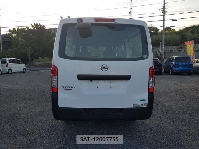 Nissan NV350 Caravan 2016-02 8550481-5