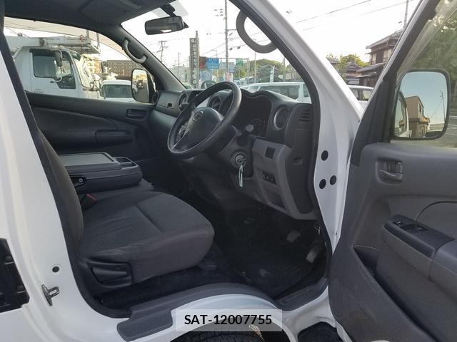 Nissan NV350 Caravan 2016-02 8550481-7