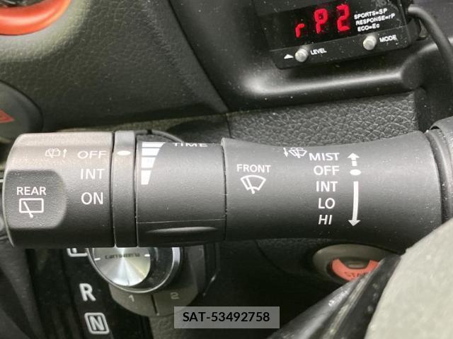 Nissan NV350 Caravan 2021-12 8552426-15