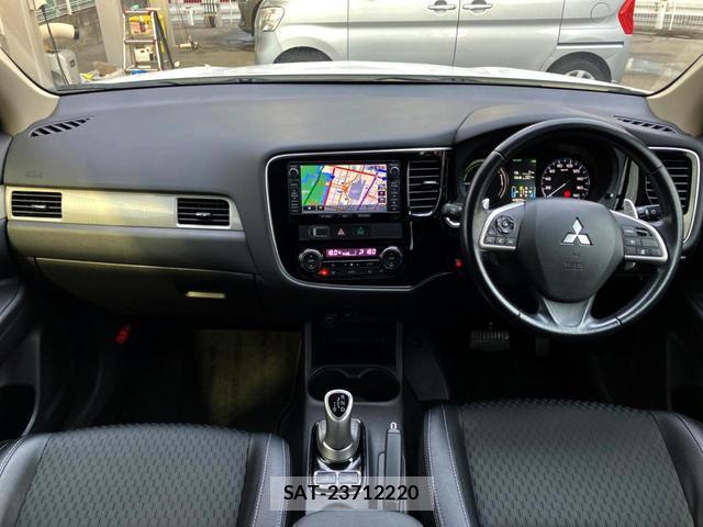 Mitsubishi OUTLANDER PHEV 2014-01 8547162-1