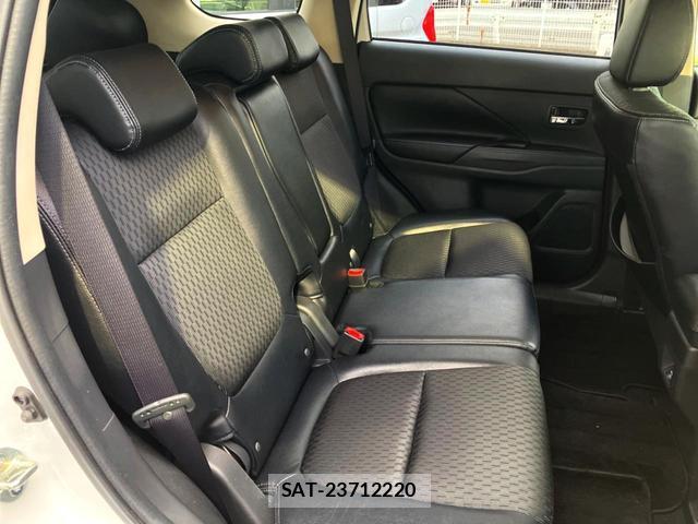 Mitsubishi OUTLANDER PHEV 2014-01 8547162-11