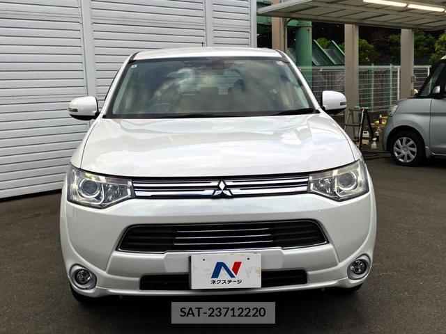 Mitsubishi OUTLANDER PHEV 2014-01 8547162-14