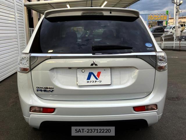 Mitsubishi OUTLANDER PHEV 2014-01 8547162-15