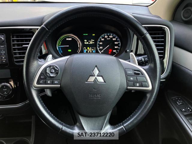 Mitsubishi OUTLANDER PHEV 2014-01 8547162-8