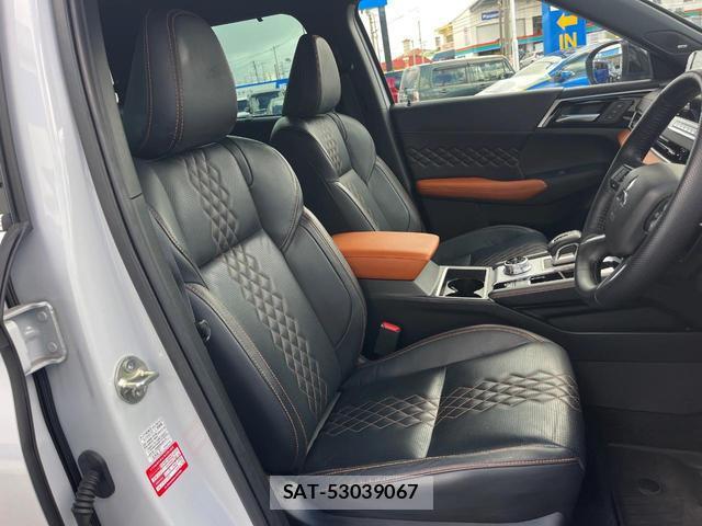 Mitsubishi OUTLANDER PHEV 2022-08 8547385-8
