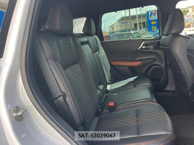 Mitsubishi OUTLANDER PHEV 2022-08 8547385-9