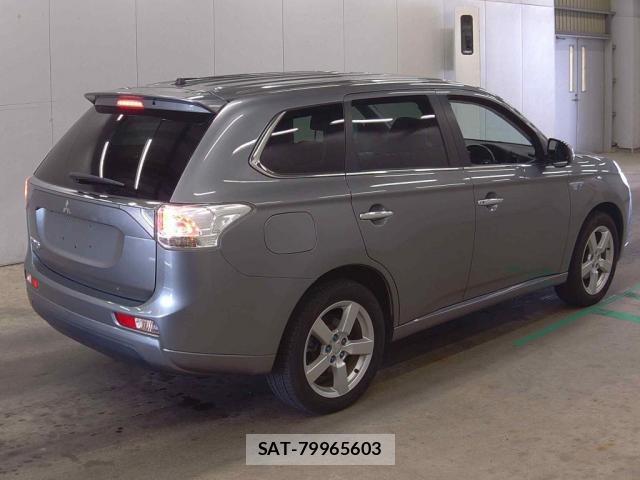 Mitsubishi OUTLANDER PHEV 2013-11 8547889-4