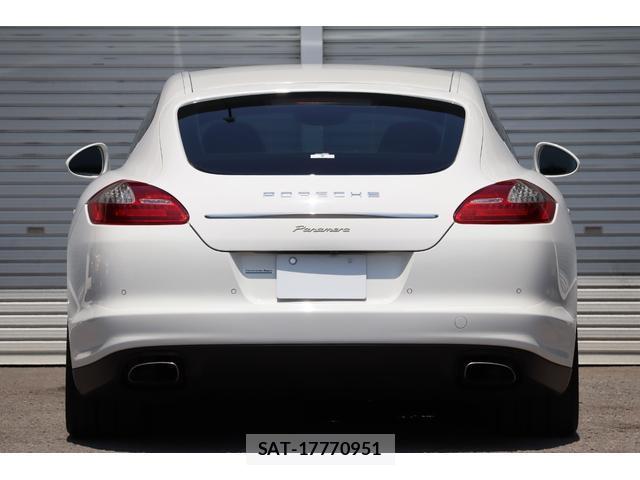 Porsche PANAMERA 2010-10 8549267-11
