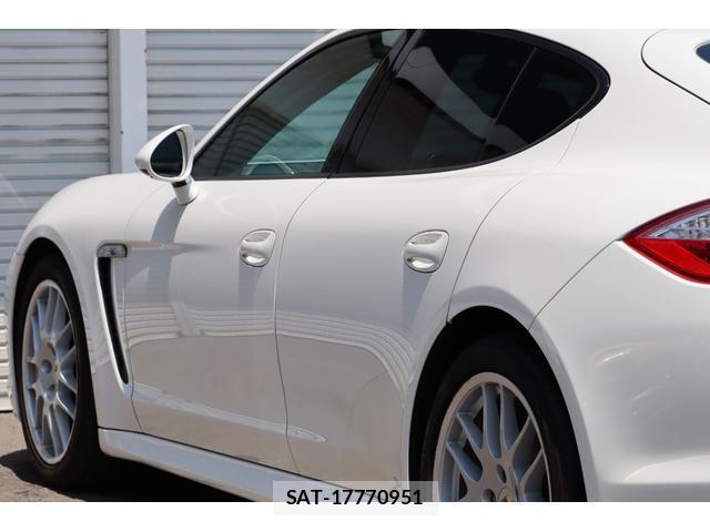 Porsche PANAMERA 2010-10 8549267-19