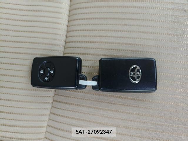 Toyota PREMIO 2017-08 8547512-14