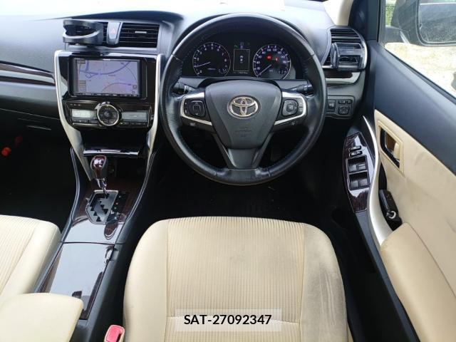 Toyota PREMIO 2017-08 8547512-2