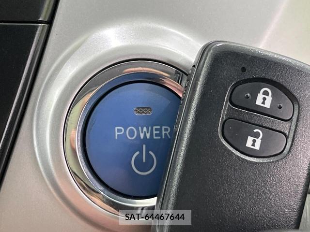 Toyota PRIUS ALPHA 2011-11 8551678-6