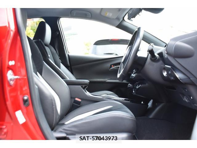 Toyota PRIUS PHV 2017-10 8548650-10