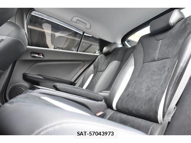 Toyota PRIUS PHV 2017-10 8548650-11