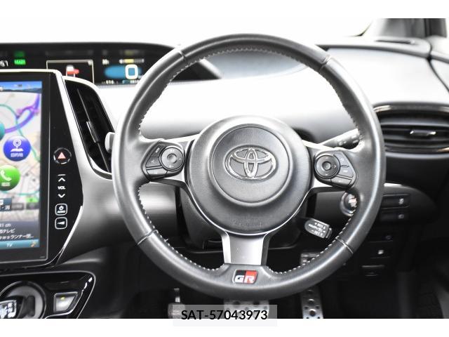 Toyota PRIUS PHV 2017-10 8548650-14