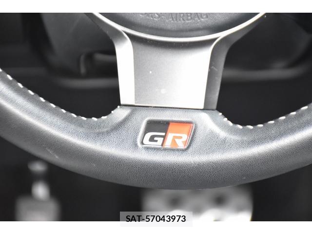 Toyota PRIUS PHV 2017-10 8548650-15