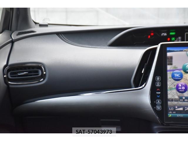 Toyota PRIUS PHV 2017-10 8548650-17