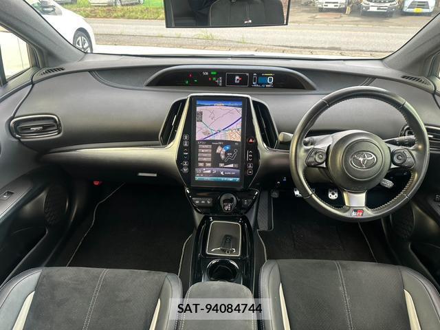 Toyota PRIUS PHV 2017-12 8550666-1