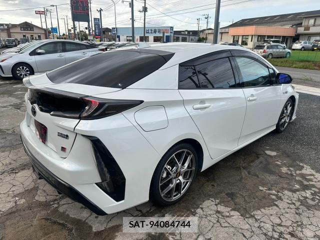 Toyota PRIUS PHV 2017-12 8550666-17
