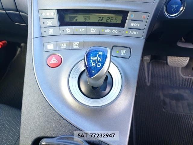 Toyota PRIUS 2013-08 8546525-11