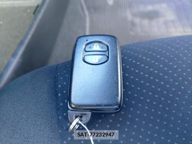 Toyota PRIUS 2013-08 8546525-14