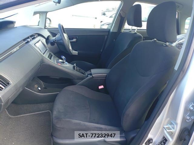 Toyota PRIUS 2013-08 8546525-15