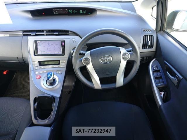 Toyota PRIUS 2013-08 8546525-2