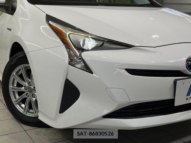 Toyota PRIUS 2017-03 8546952-11