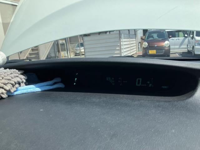 Toyota PRIUS 2011-10 8547370-17