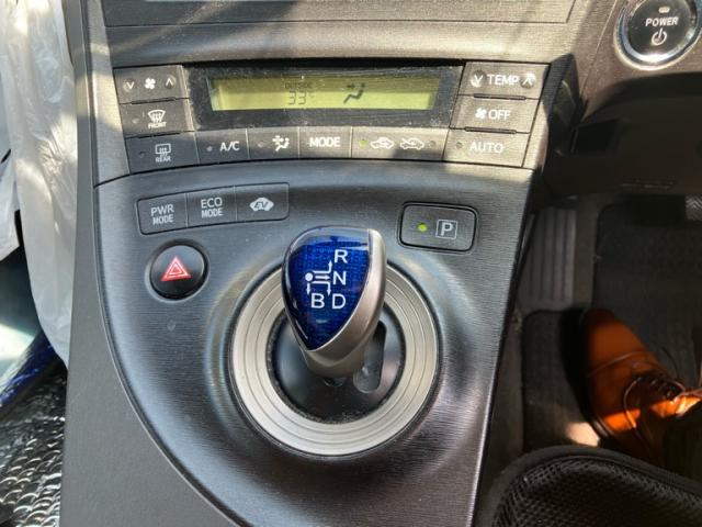 Toyota PRIUS 2011-10 8547370-18