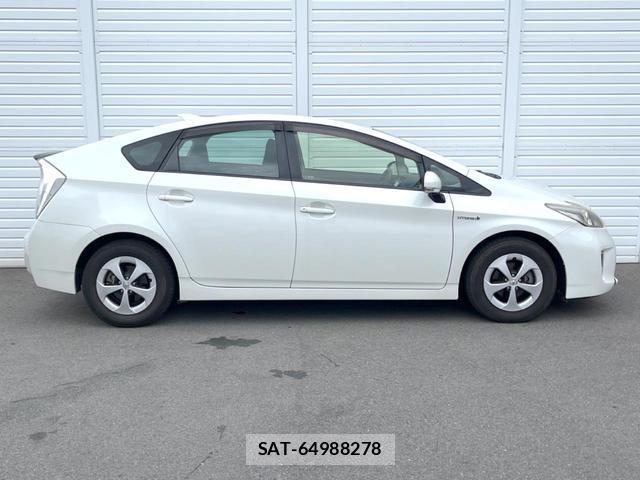 Toyota PRIUS 2014-02 8547455-16