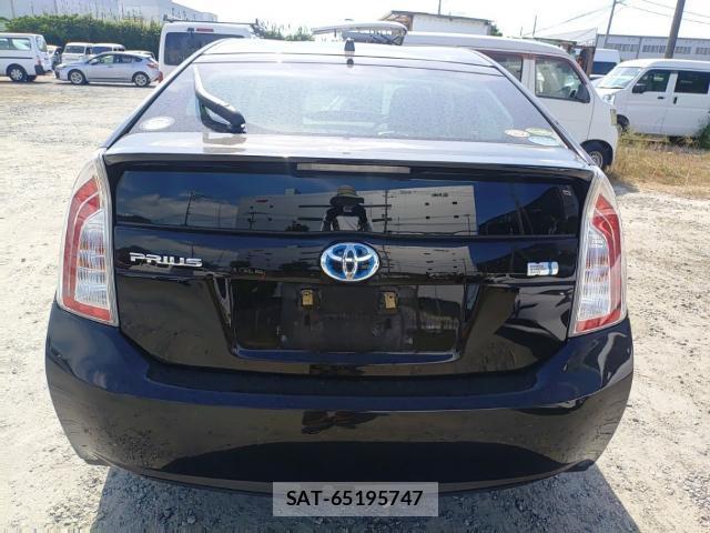 Toyota PRIUS 2015-07 8547497-1