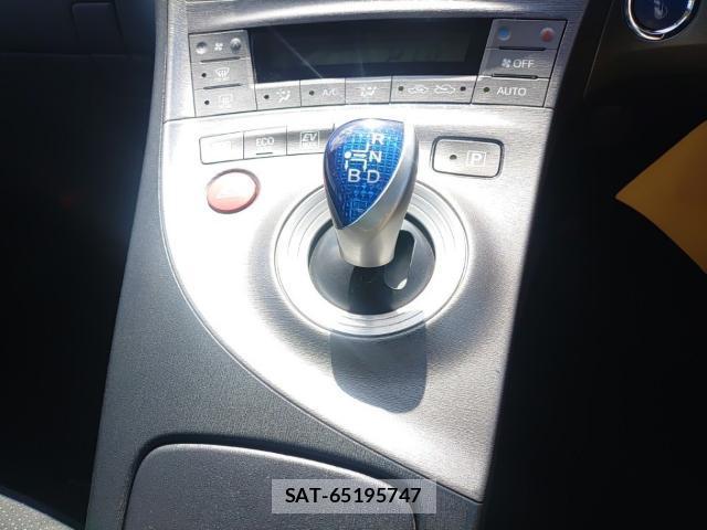 Toyota PRIUS 2015-07 8547497-11