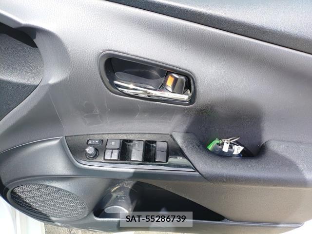Toyota PRIUS 2019-08 8547504-13