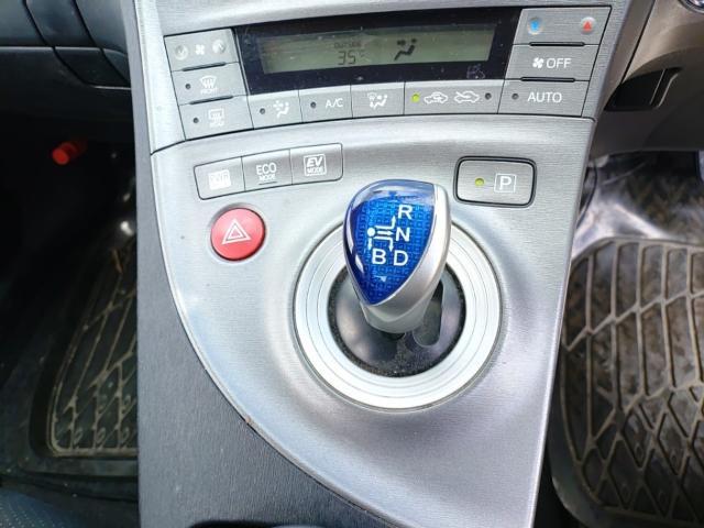 Toyota PRIUS 2013-08 8547506-11