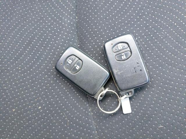 Toyota PRIUS 2013-08 8547506-14