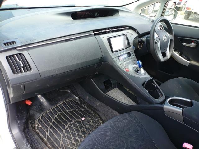 Toyota PRIUS 2013-08 8547506-15