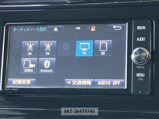 Toyota PRIUS 2017-05 8547979-10