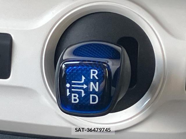 Toyota PRIUS 2017-05 8547979-17