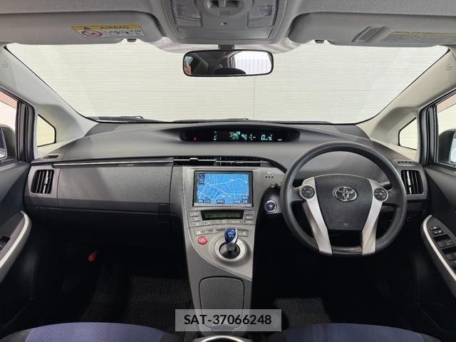 Toyota PRIUS 2013-07 8548419-1