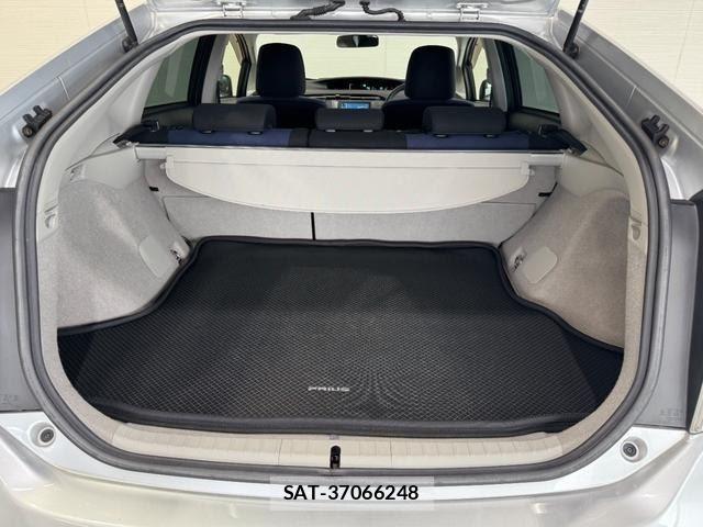 Toyota PRIUS 2013-07 8548419-10