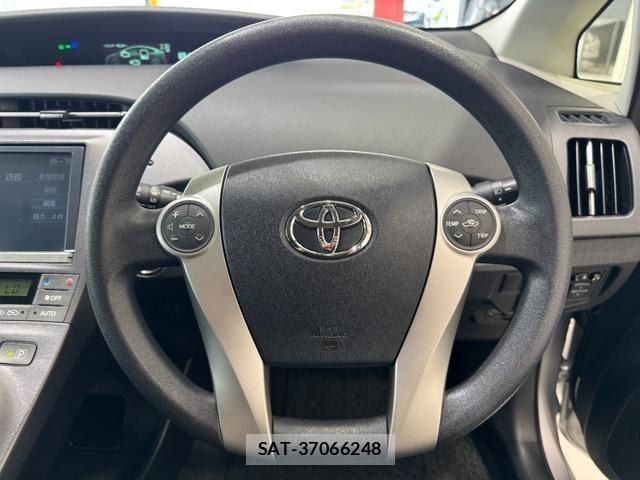 Toyota PRIUS 2013-07 8548419-11