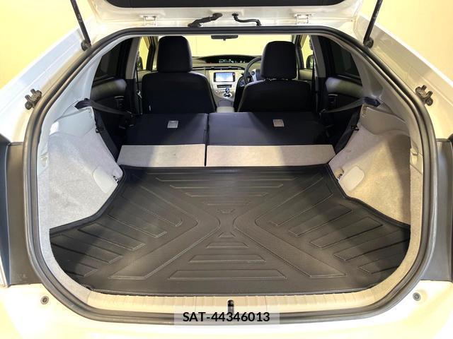 Toyota PRIUS 2013-10 8548507-10