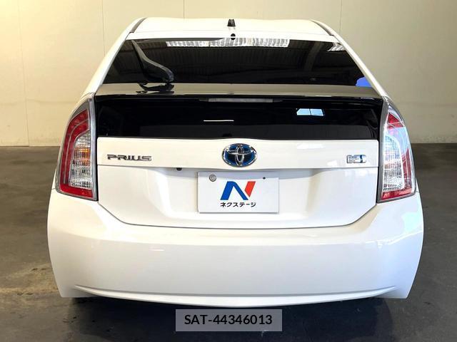 Toyota PRIUS 2013-10 8548507-14