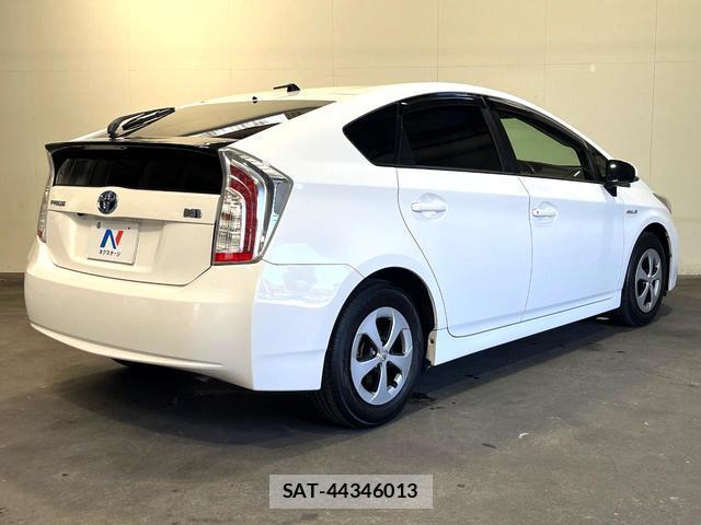 Toyota PRIUS 2013-10 8548507-16