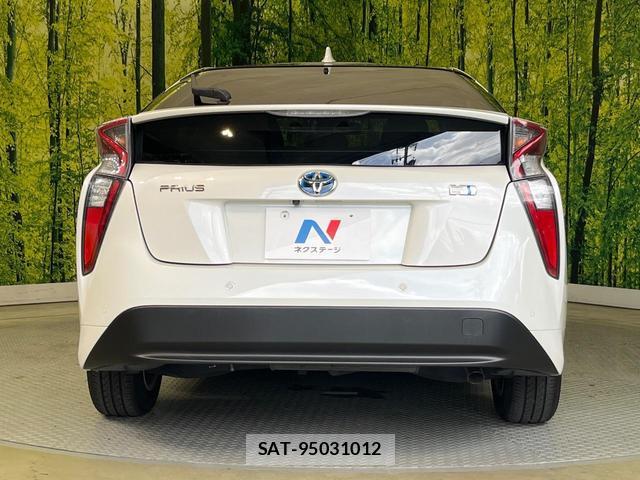 Toyota PRIUS 2017-03 8548593-14