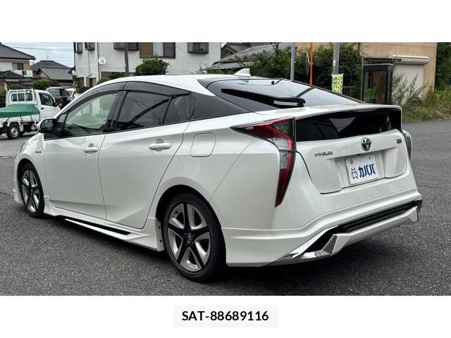 Toyota PRIUS 2016-10 8548830-10