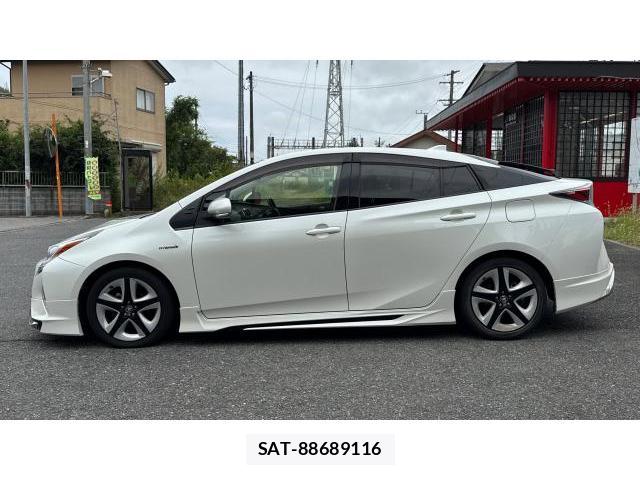 Toyota PRIUS 2016-10 8548830-11