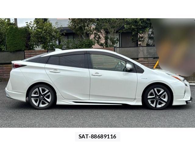 Toyota PRIUS 2016-10 8548830-2